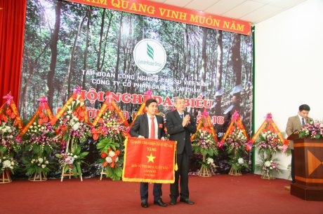 Cao su Lai Châu phấn đấu thu nhập bình quân 4 triệu đồng/người/tháng